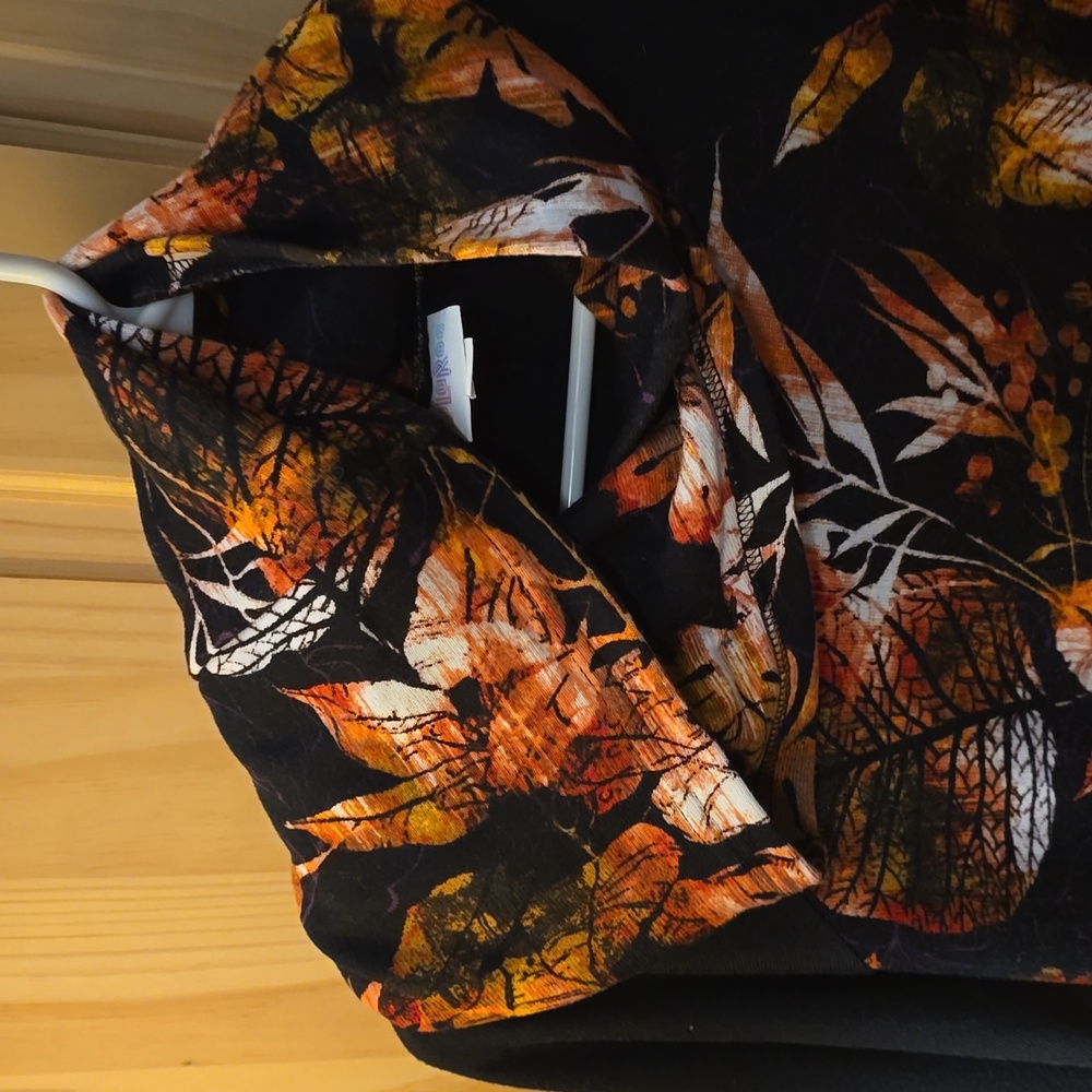 LuLaRoe Fall Patterned Top - Picture 5 of 6
